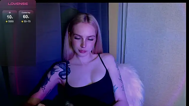 MichelleVelour online show from June 19, 5:19 pm