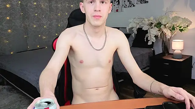 Tommy CrashXXX online show from May 11, 4:04 pm