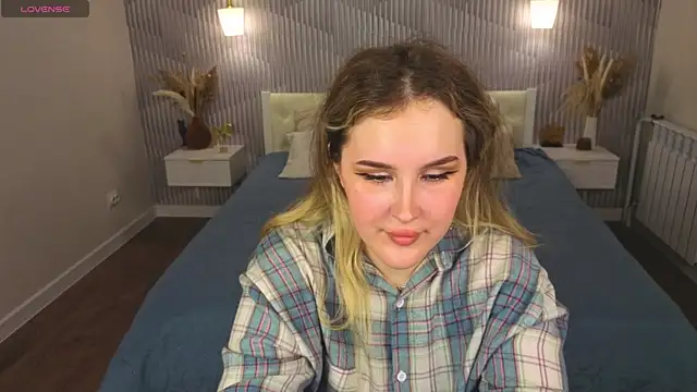Stacey Dawson online show from June 16, 8:58 am