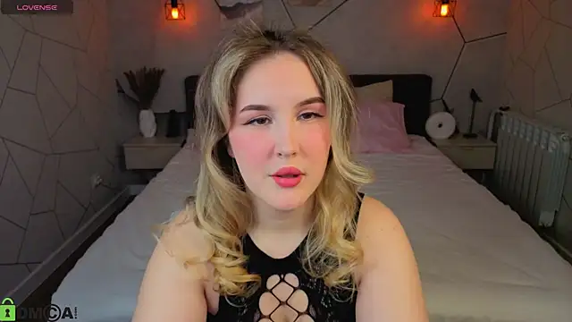 Stacey Dawson online show from May 12, 9:15 am