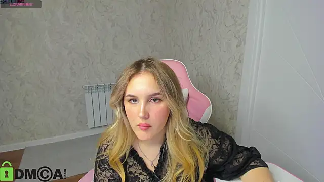 Stacey Dawson online show from May 28, 9:06 am
