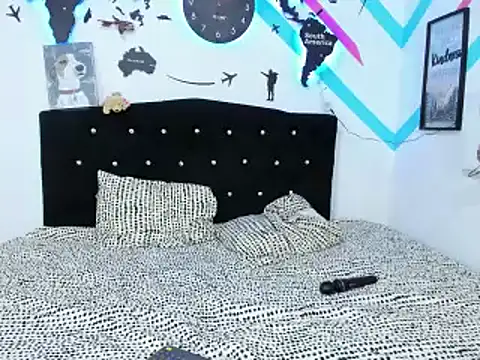 Snapshot of Little_nicolleu4 chatting on June 3, 2:33 pm Little nicolleu4 online show from June 3, 2:33 pm