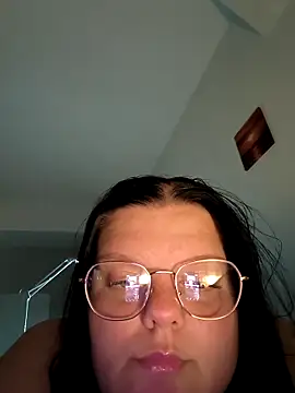 BadMommyyyyy online show from May 10, 1:36 pm