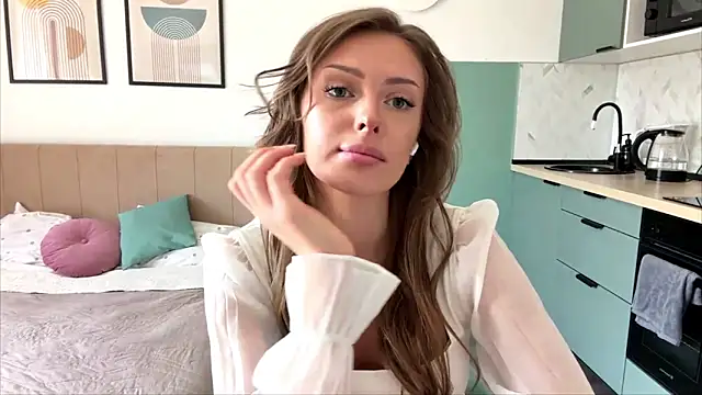 MonaBlisss online show from May 23, 11:31 am
