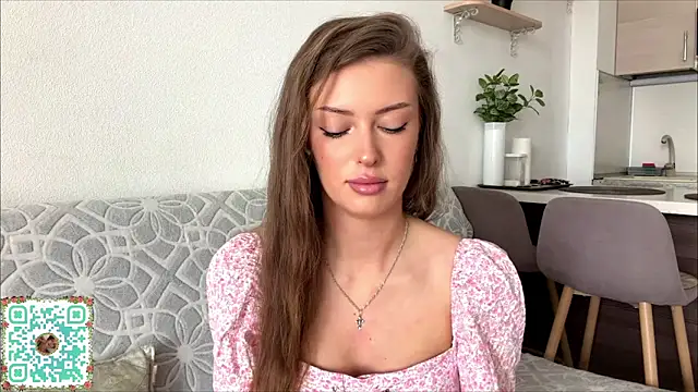 MonaBlisss online show from May 20, 11:40 am
