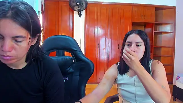 Snapshot of Soffy_and_Emily chatting on May 22, 12:14 pm Soffy and Emily online show from May 22, 12:14 pm