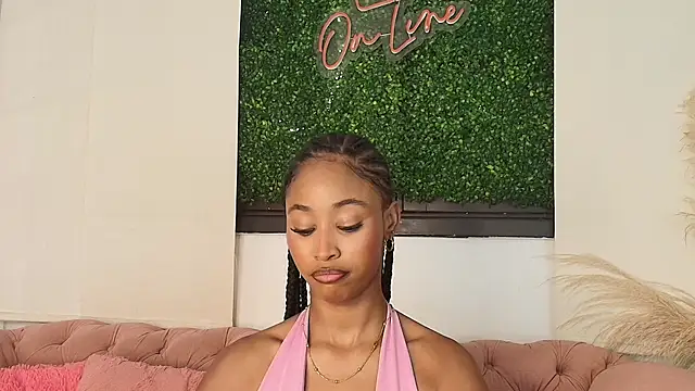 Snapshot of zhara_smith chatting on July 16, 1:30 pm zhara smith online show from July 16, 1:30 pm