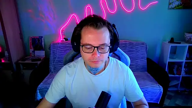 MeLanXolik online show from June 9, 8:26 am