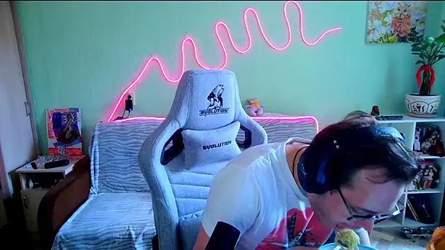 MeLanXolik online show from May 13, 9:05 am