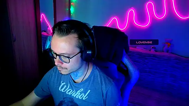 MeLanXolik online show from June 3, 8:24 pm