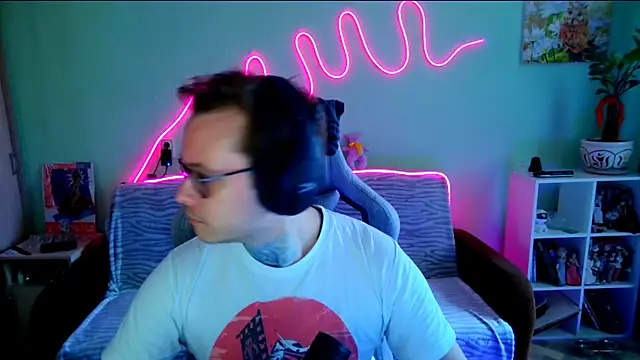 MeLanXolik online show from May 12, 2:34 pm