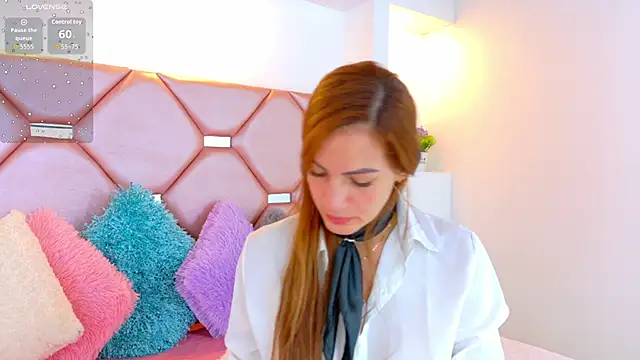 Juliia cruz  online show from June 5, 11:38 am