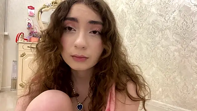 Rosie Sweety online show from June 5, 7:30 pm