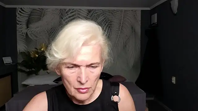 Snapshot of Nia_Natur chatting on June 11, 6:10 am Nia Natur online show from June 11, 6:10 am