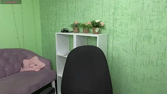 Snapshot of Nia_Natur chatting on June 17, 6:02 am Nia Natur online show from June 17, 6:02 am