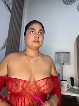 Yassy 11 online show from June 7, 9:42 pm