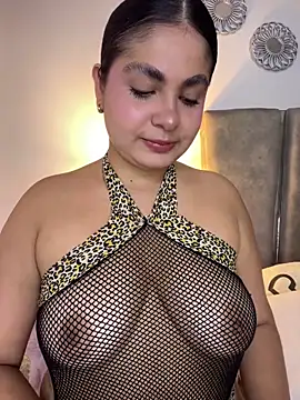 Yassy 11 online show from June 11, 6:49 pm