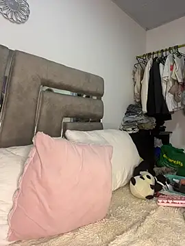 Snapshot of Yassy_11 chatting on July 15, 7:32 pm Yassy 11 online show from July 15, 7:32 pm