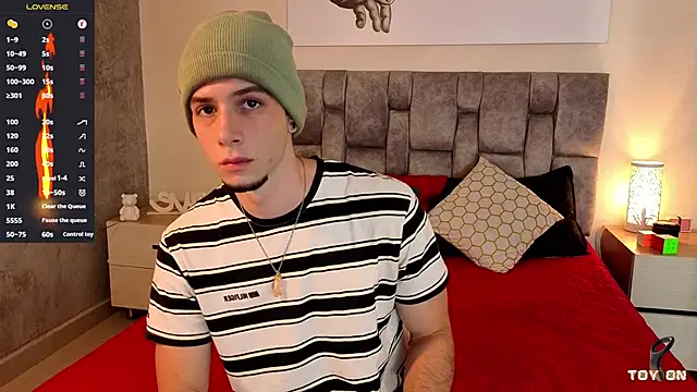 Snapshot of isaacblaze_ chatting on June 4, 3:55 am isaacblaze online show from June 4, 3:55 am