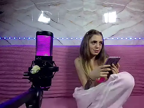 Snapshot of BunnyBliss2 chatting on June 13, 9:24 pm BunnyBliss2 online show from June 13, 9:24 pm