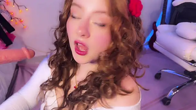 Snapshot of Lil_Belaa chatting on July 6, 12:23 pm Lil Belaa online show from July 6, 12:23 pm