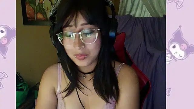 laritlover online show from June 20, 5:12 am