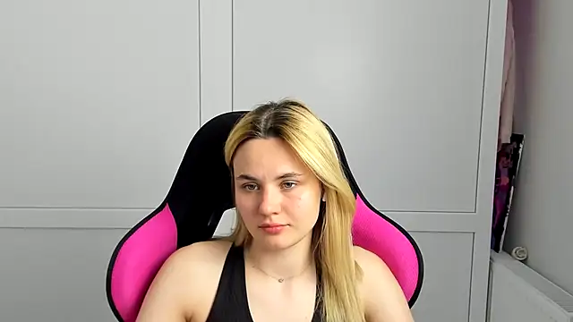 Emma starrs  online show from May 26, 7:12 pm