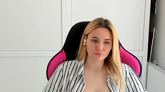 Emma starrs  online show from June 9, 12:28 pm
