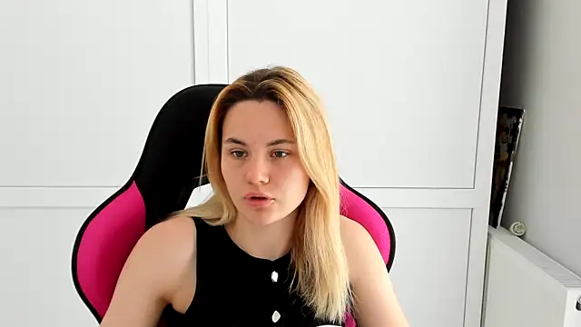 Emma starrs  online show from May 24, 7:19 am