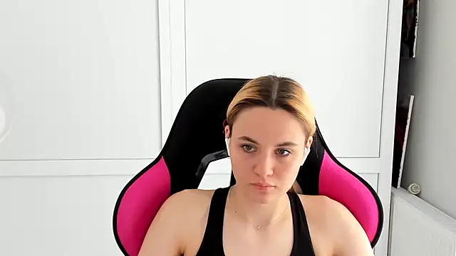 Emma starrs  online show from June 3, 9:54 am
