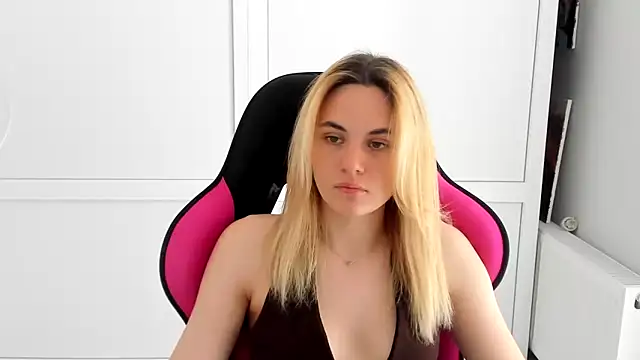 Emma starrs  online show from June 15, 9:53 am