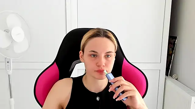 Emma starrs  online show from May 22, 10:13 am