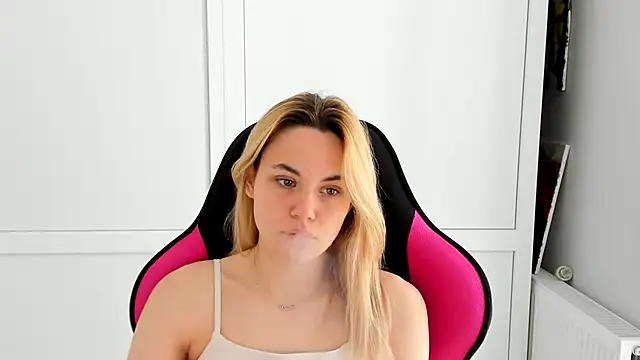Emma starrs  online show from May 31, 9:04 am