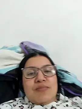 Snapshot of Casandra_inthemorning chatting on May 19, 2:29 am Casandra inthemorning online show from May 19, 2:29 am