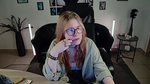 lanafitch online show from June 25, 1:27 pm