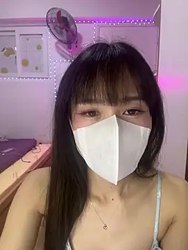 Snapshot of Lov3lily chatting on July 6, 3:25 pm Lov3lily online show from July 6, 3:25 pm