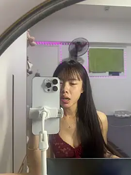 Snapshot of Lov3lily chatting on June 7, 10:04 pm Lov3lily online show from June 7, 10:04 pm
