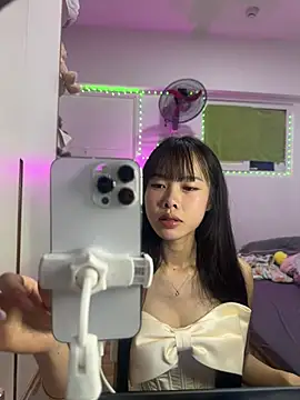 Snapshot of Lov3lily chatting on June 8, 10:16 am Lov3lily online show from June 8, 10:16 am