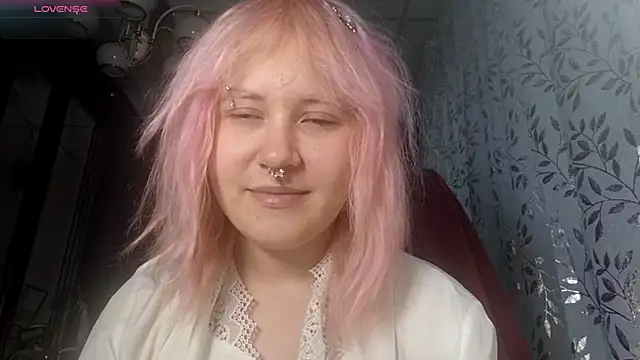 Snapshot of KamiBleich chatting on June 19, 4:57 pm KamiBleich online show from June 19, 4:57 pm