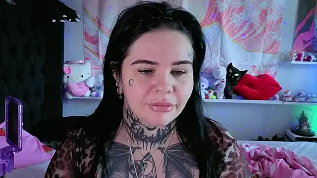 Snapshot of BigBootyHolly chatting on July 17, 11:40 am BigBootyHolly online show from July 17, 11:40 am