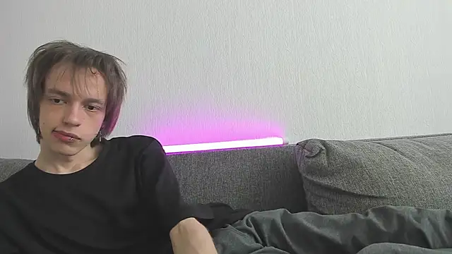 Nolan Sagee online show from May 19, 6:42 am