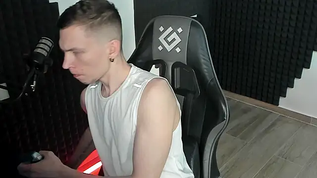 More than friend online show from May 22, 2:48 pm