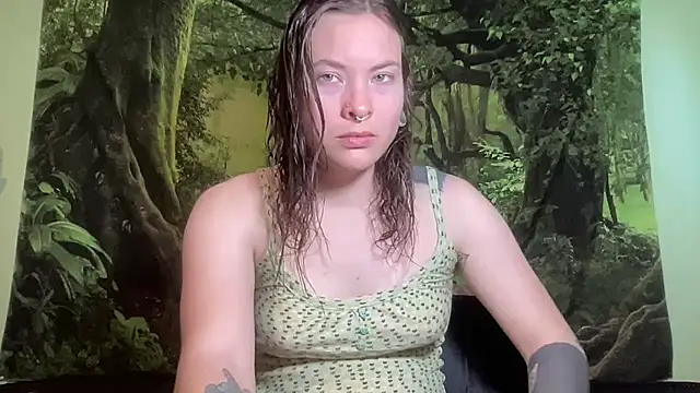 Snapshot of mo0ngoddess chatting on July 10, 2:11 am mo0ngoddess online show from July 10, 2:11 am