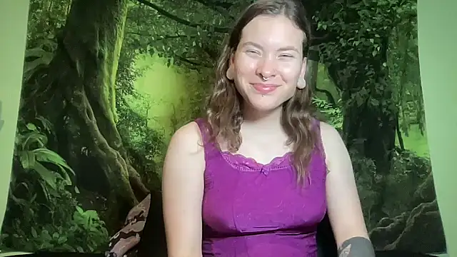 Snapshot of mo0ngoddess chatting on July 7, 6:47 am mo0ngoddess online show from July 7, 6:47 am