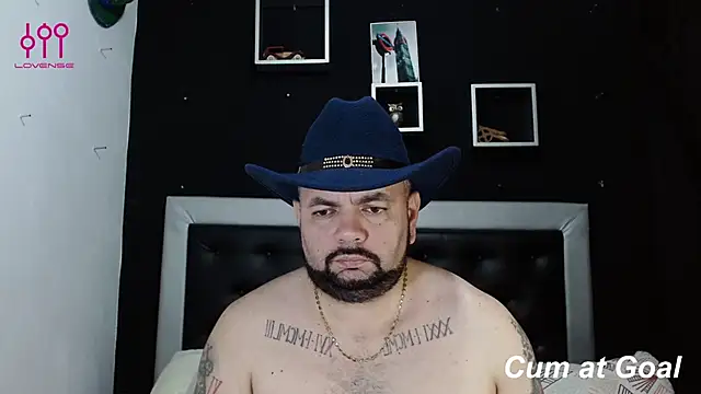 Snapshot of perverseveteranmanxxx chatting on February 21, 1:22 am perverseveteranmanxxx online show from February 21, 1:22 am