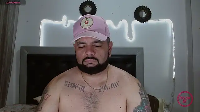 Snapshot of perverseveteranmanxxx chatting on November 13, 3:43 am perverseveteranmanxxx online show from November 13, 3:43 am