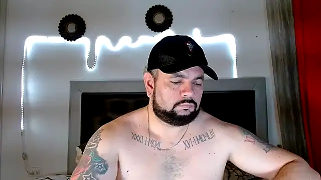 Snapshot of perverseveteranmanxxx chatting on October 3, 9:49 pm perverseveteranmanxxx online show from October 3, 9:49 pm