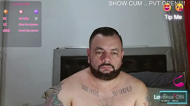 Snapshot of perverseveteranmanxxx chatting on June 24, 12:31 am perverseveteranmanxxx online show from June 24, 12:31 am
