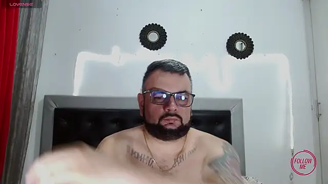 Snapshot of perverseveteranmanxxx chatting on November 6, 3:43 am perverseveteranmanxxx online show from November 6, 3:43 am