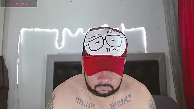 Snapshot of perverseveteranmanxxx chatting on November 27, 3:12 pm perverseveteranmanxxx online show from November 27, 3:12 pm